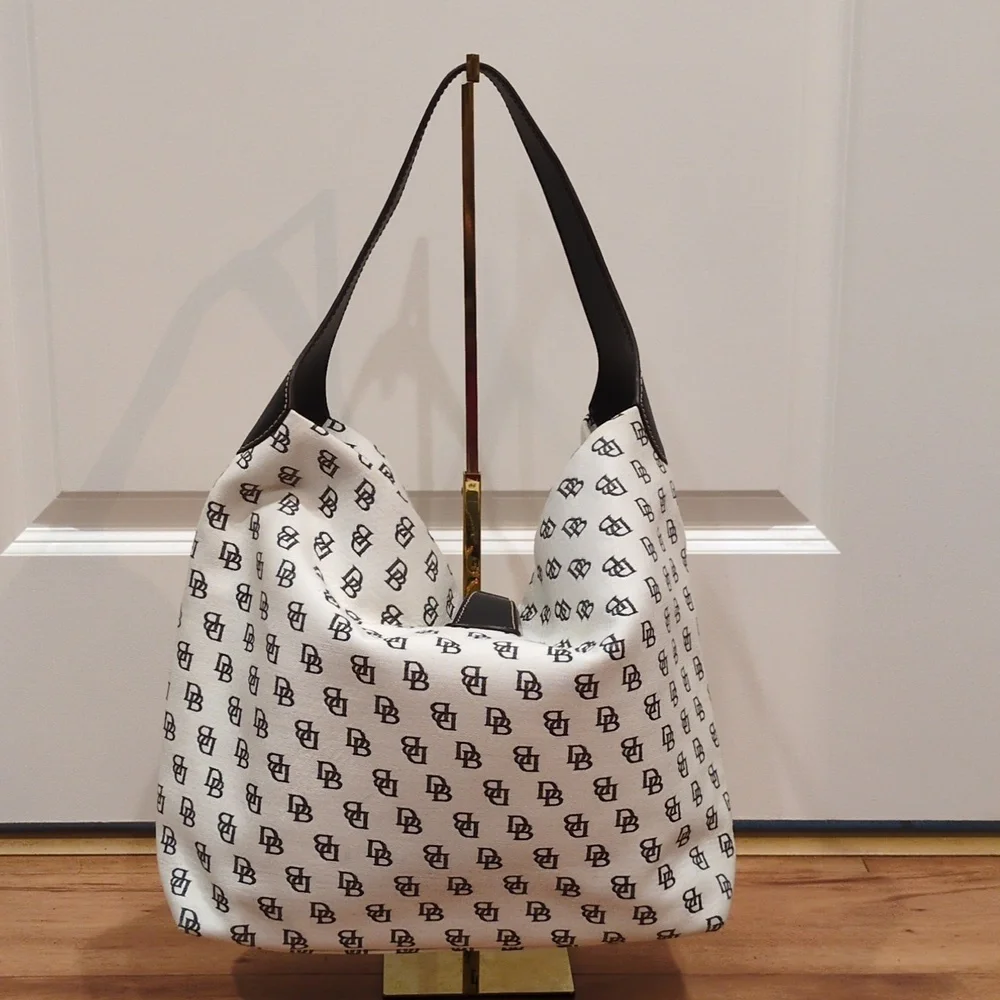 Dooney & Bourke White And Black monogtam Shoulder Hobo Bag Turnlock With Dustbag - Picture 4 of 17